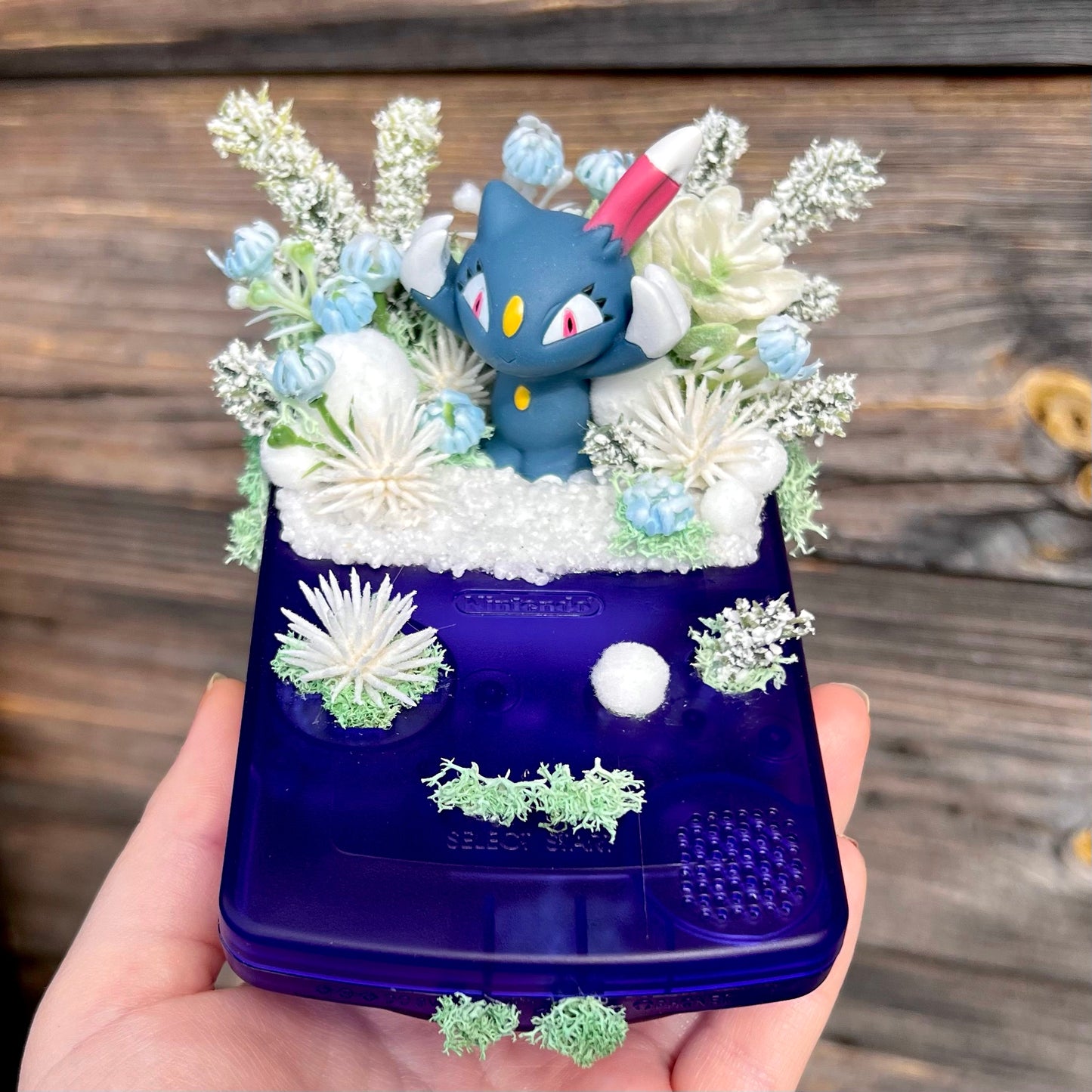 *OLD STOCK DISCOUNTED* Sneasel Ice Themed Gameboy Colour Terrarium